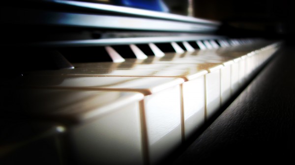 piano-keys-piano-photography-600x337